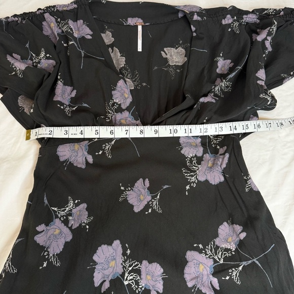 Free People Black Purple Floral Mini Dress Size 4 Deep VNeck Flutter Sleeve Boho - Picture 8 of 11